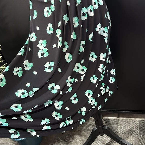 Croft & Barrow & Crossover V-neck, pleated waist front, stretch,aqua poppy print - Picture 3 of 9